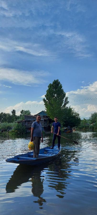 فندق Green View Group Of Houseboats Srīnagar الغرفة الصورة